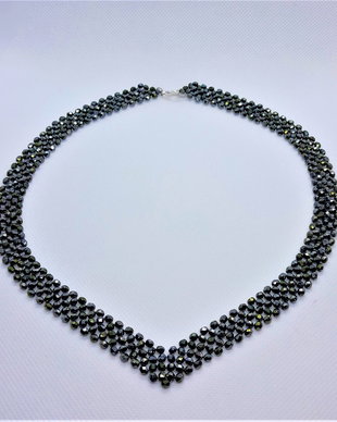 Colier elegant handmade din cristale - verde închis metalic