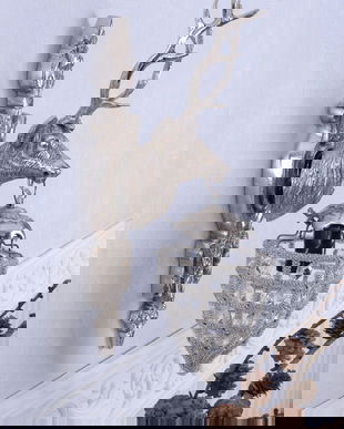 Aplica din alama masiva argintie cu un cerb