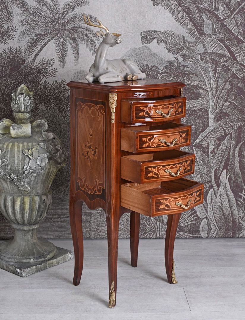 Comoda baroc din lemn maisv furniruit cu patru sertare