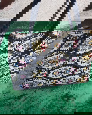 Poseta din material tapiserie in relief