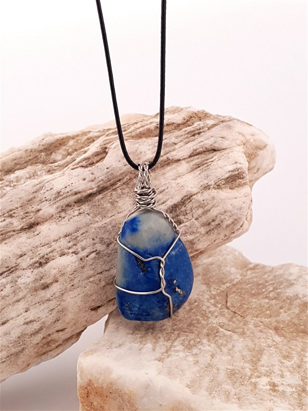 Lapis Lazuli - Pandantiv "Spiral OfLife" cu piatră rulată de Lapis Lazuli. Pandantiv handmade. Pandantiv inox. Cristal natural. Pandantiv pentru conștientizare, înțelepciune interioară și încredere.