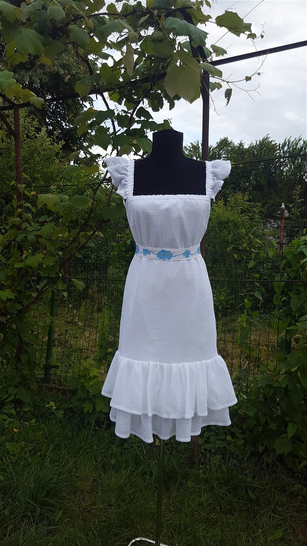 Rochie cu volane, din panza topită/rochie alba/rochie cu cordon cadou