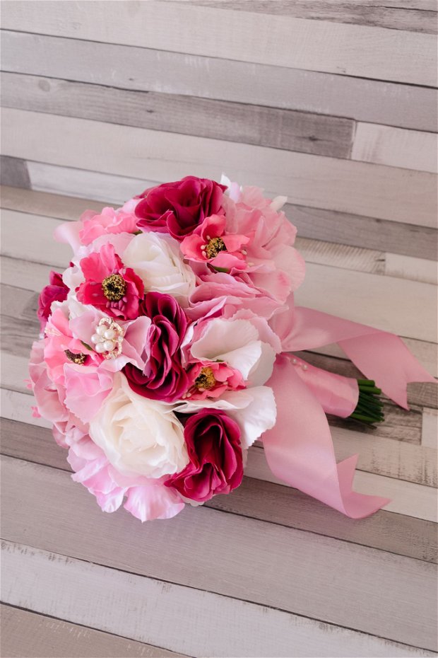 Buchete de mireasa cu flori artificiale roz