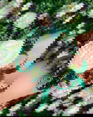 Bratari pentru domnisoare de onoare cu flori artificiale si pamblica verde