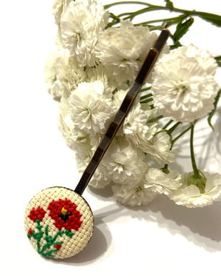 Agrafa cu broderie manuala -flori brodate