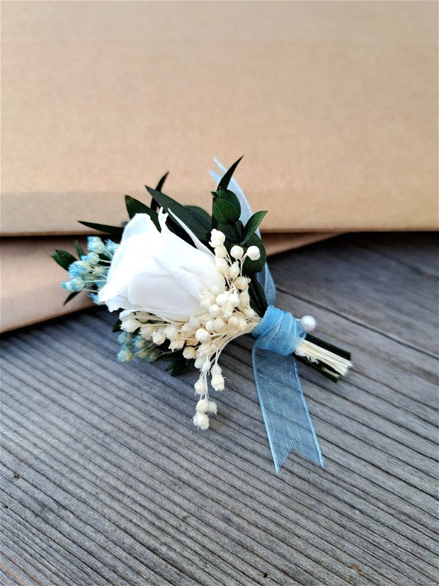 Cocarde nuntă Mire/ Naș - trandafir criogenat și flori uscate,  Alb Bleu