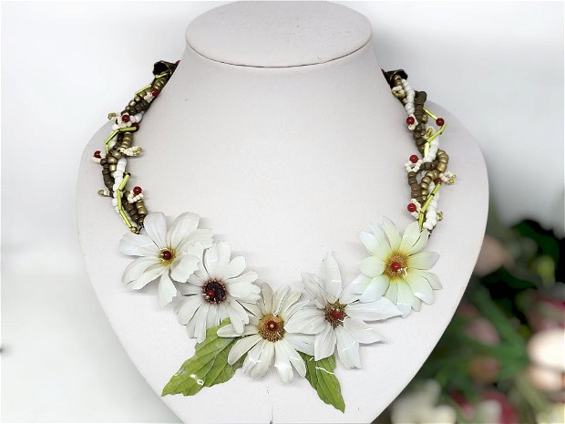 Coller white daisy /margele toho si coral