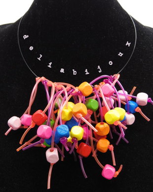Colier handmade statement unicat - margele lemn multicolore (cod827)