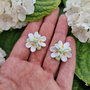Cercei liliac alb