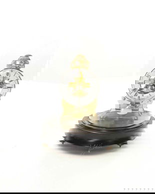 Ceas de masa cu o cupola de sticla