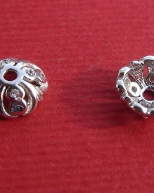 Capac cu zirconii din argint .925 rodiat aprox 8x8x3 mm