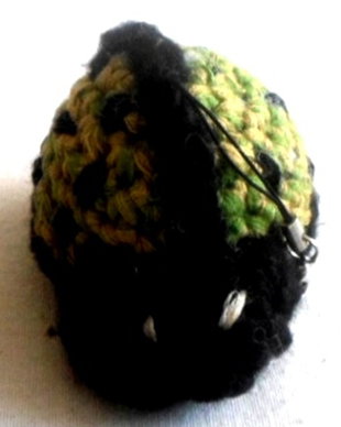 Breloc buburuza verde kaki deschis si inchis 5 lei