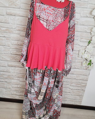 Rochie in rosu pictata