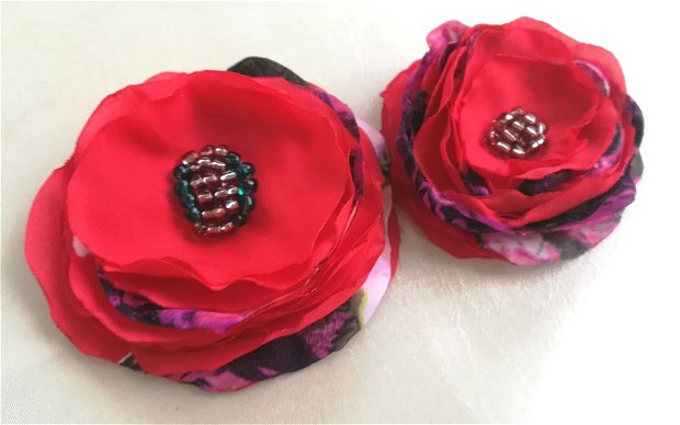 Set brose flori rosii flamenco
