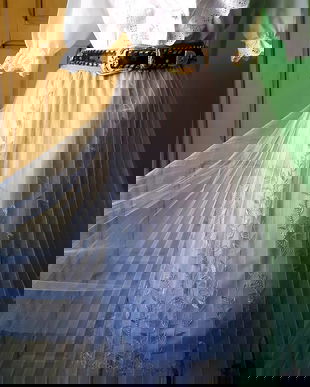 Fusta din tulle solata, captusita cu broderie,gri