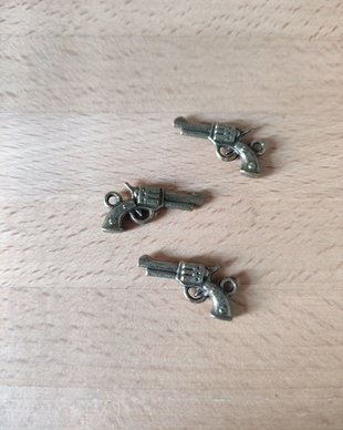 Pandantiv pistol bronz - 21x12mm