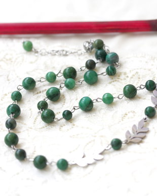 Colier cu frunze si jasp verde