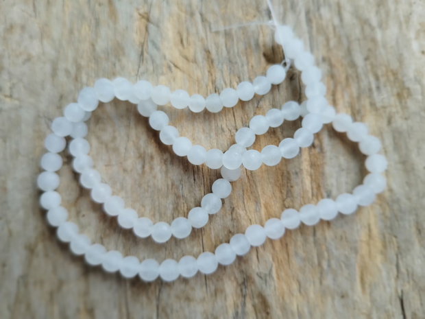 Jad alb frosted, 4 mm (sirag 88-90 buc)