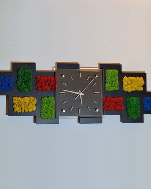 Ceas decorativ cu licheni multicolori