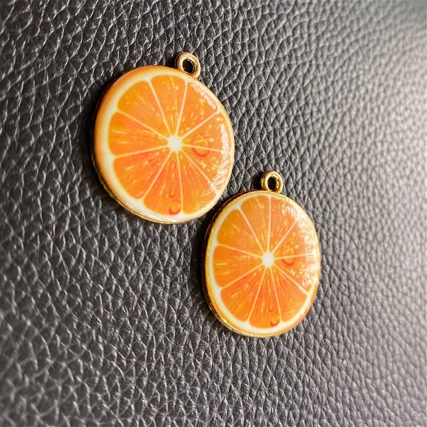 Pandativ felii portocala, enamel, in montura aurie, 26x23x2mm - 1 buc