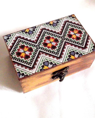 cutie lemn decorata cu motiv traditional 43433