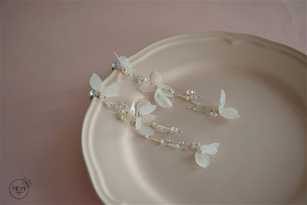 Xanthe - Cercei statement cu flori, perle si cristale
