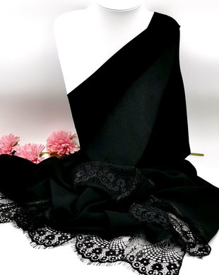 Eșarfa neagră BLACKY, cu bordură Chantilly