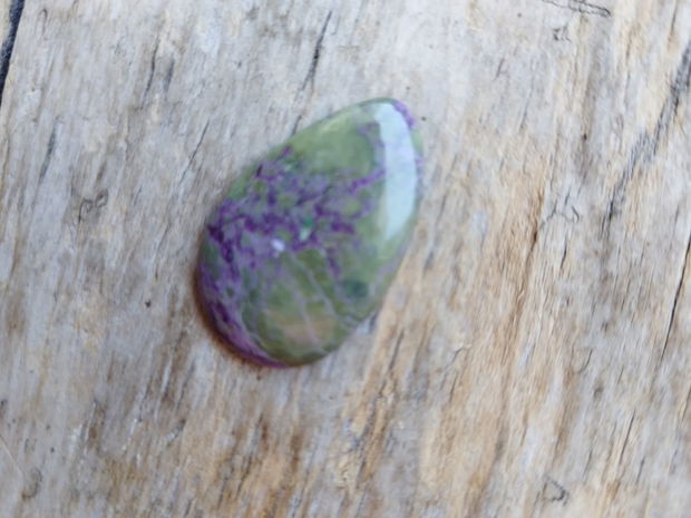 Cabochon stichtit, 32x20x4 mm