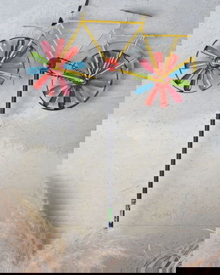 Bicicleta decorativa colorata pentru pus in gradina