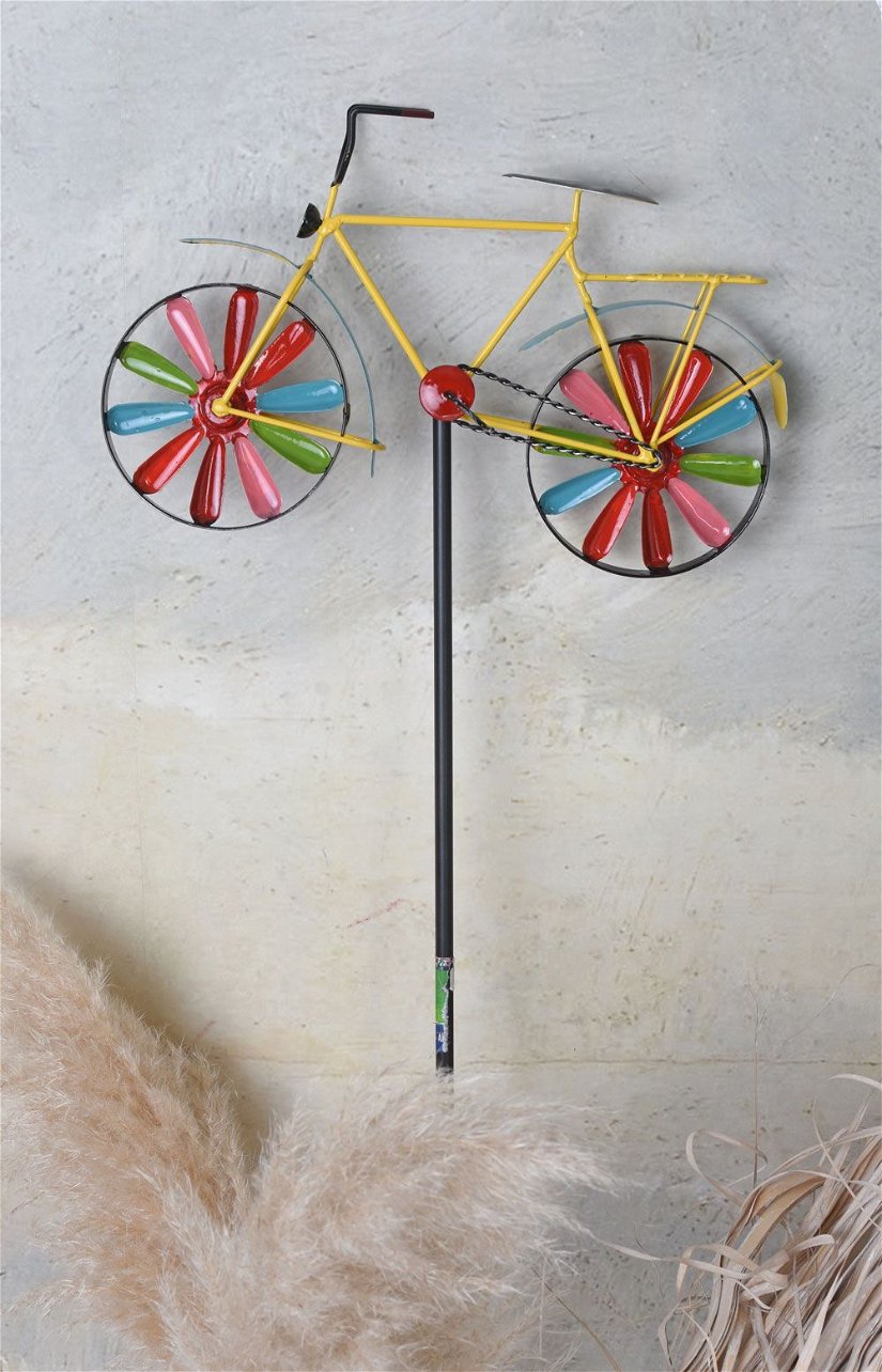 Bicicleta decorativa colorata pentru pus in gradina