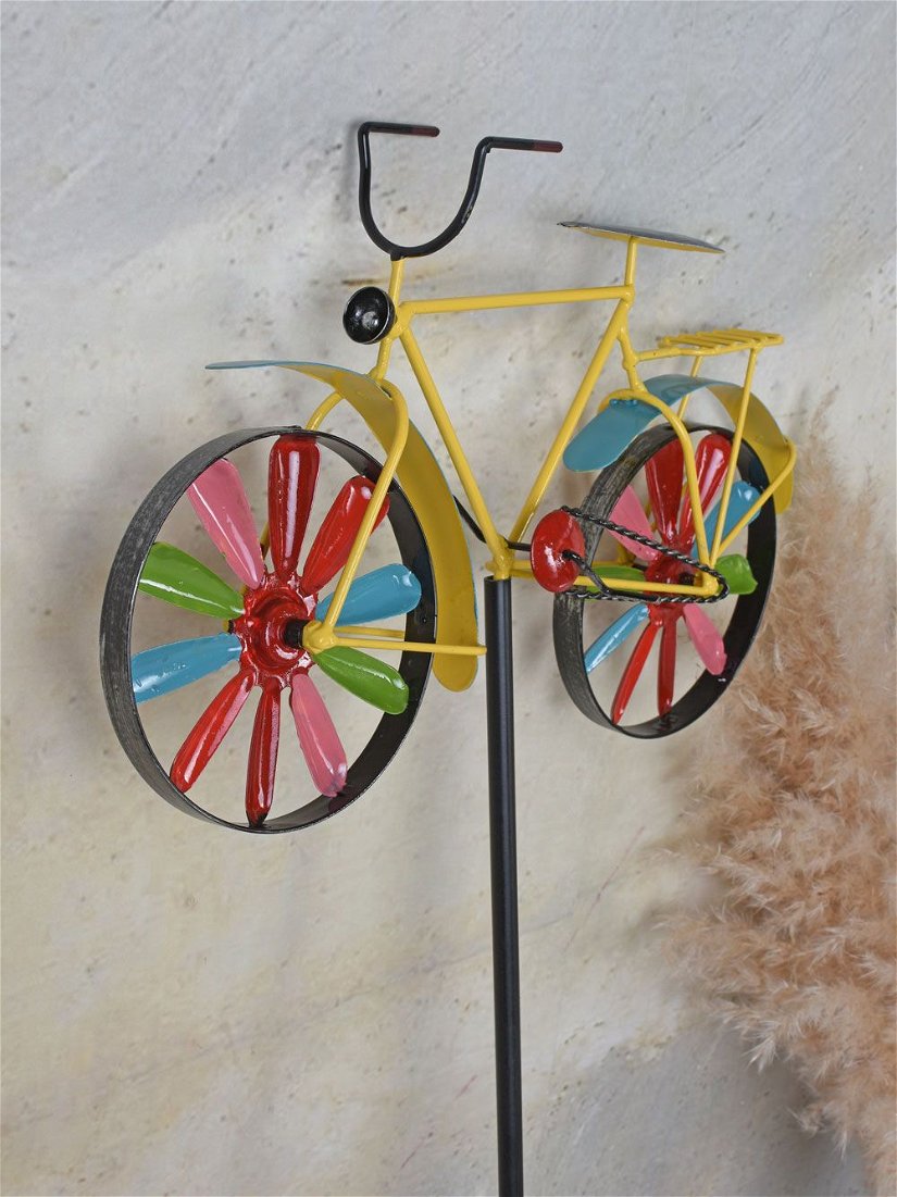 Bicicleta decorativa colorata pentru pus in gradina