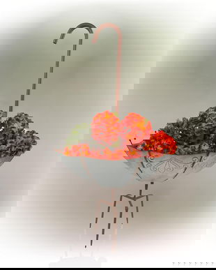 Ghiveci decorativ din metal gen umbrela