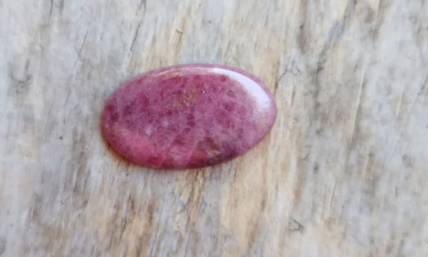 Cabochon rhodonit, 34x20x5 mm