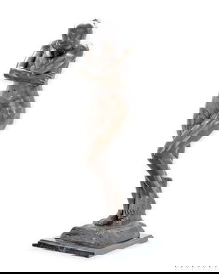 Eva-statueta din bronz pe un soclu din marmura