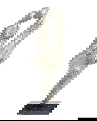 Cuplu imbratisat-statueta din bronz pe un soclu din marmura