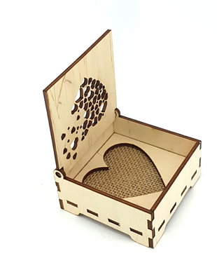 Cutie  pentru inel de logodna/ verighete, realizat prin gravura handcraft, natur 8.4x8.4x4.2 cm