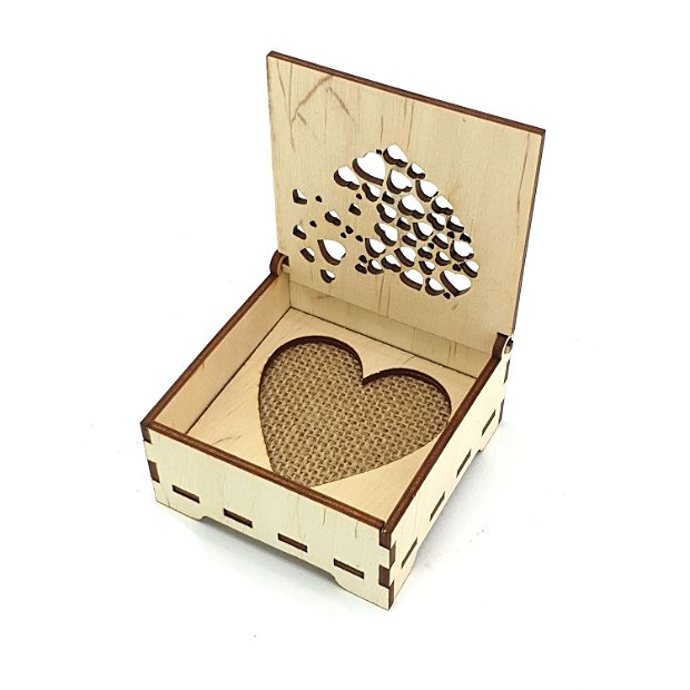 Cutie  pentru inel de logodna/ verighete, realizat prin gravura handcraft, natur 8.4x8.4x4.2 cm