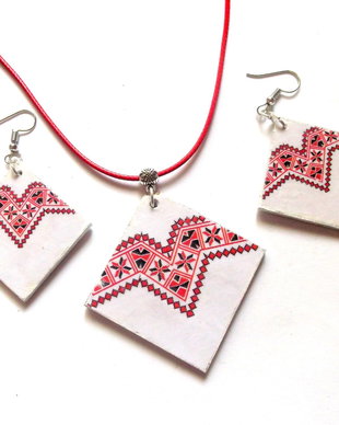 set bijuterii lemn cu motiv traditional 43251