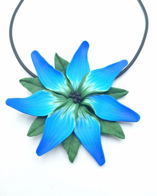 Colier floare albastra