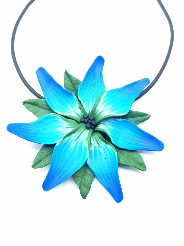 Colier floare albastra
