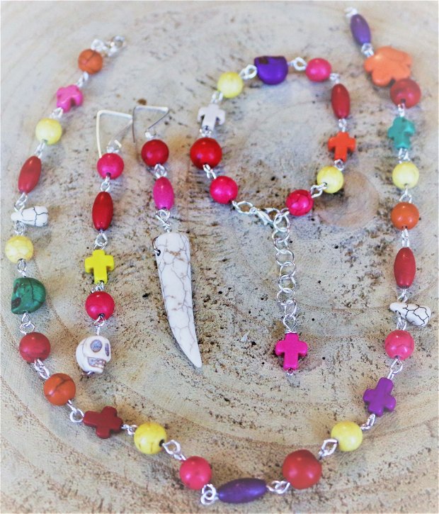 Set bijuterii handmade din sarma si margele de howlit multicolore
