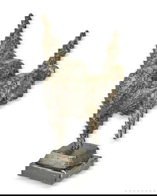 Dansatoare nud-statueta din bronz pe un soclu de marmura