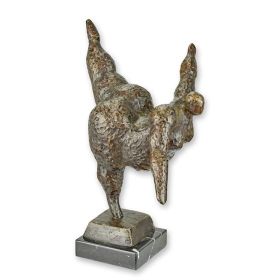 Dansatoare nud-statueta din bronz pe un soclu de marmura