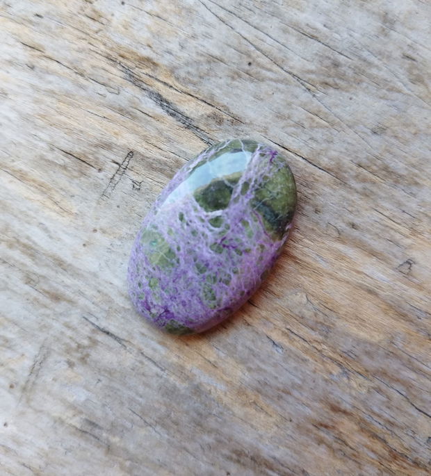 Cabochon stichtit/atlansit, 38x27x5 mm