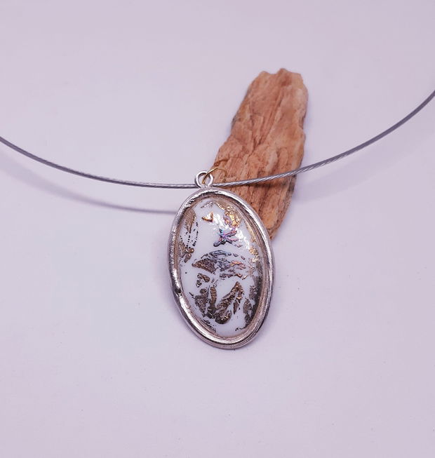 Pandantiv unicat, din argint fin, cu cabochon oval de portelan pictat cu model vintage