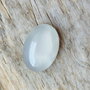 Cabochon agata, alb translucid, 25x18x9 mm
