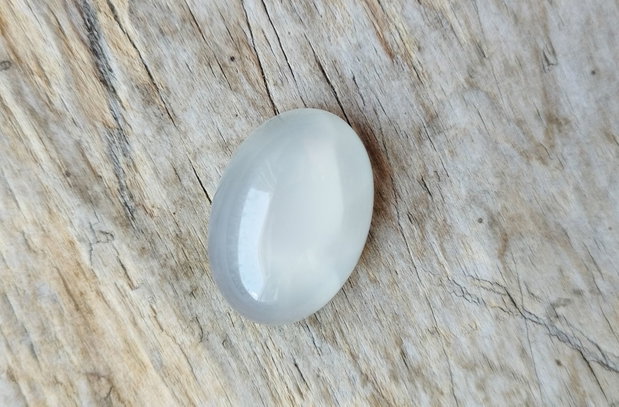 Cabochon agata, alb translucid, 25x18x9 mm