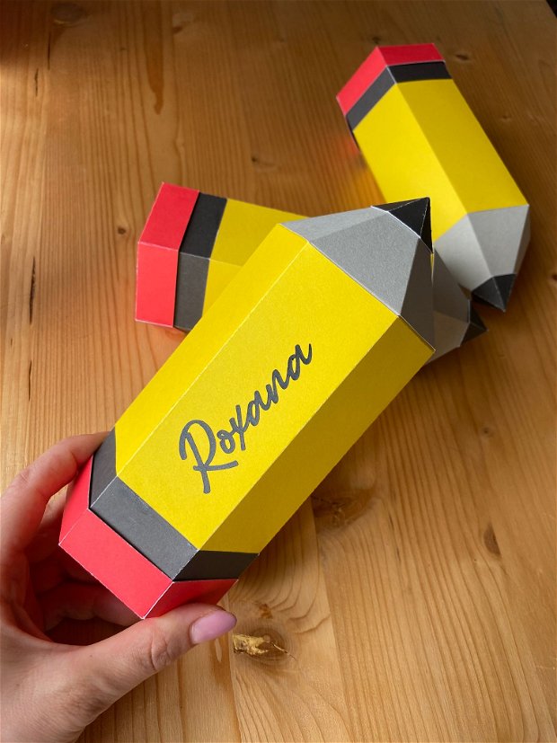 Creioane din carton personalizate pentru copii - Un cadou minunat pentru începutul anului școlar!