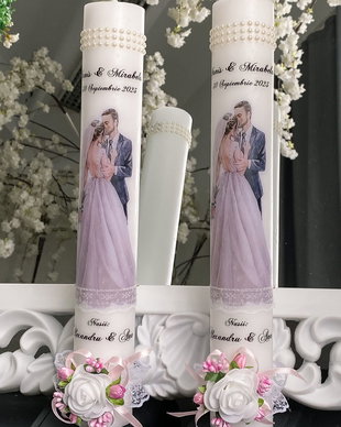 Lumanari de nunta personalizate cu flori artificiale roz