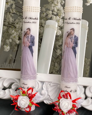 Lumanari de nunta personalizate cu flori artificiale rosii